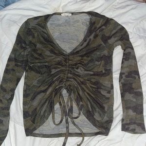 never worn sweater, pull string crop. size small,soft material